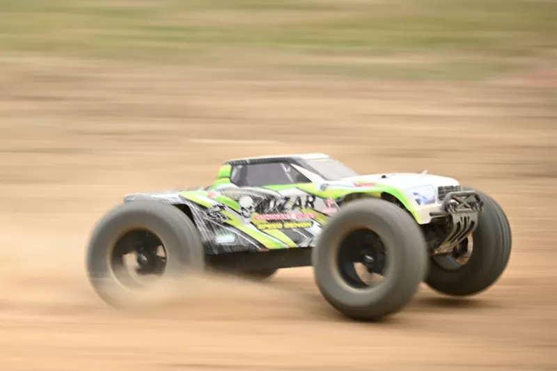 10 규모 4WD 오프로드 전기 RC 트럭 2.4G 브러시리스 고속 RTR # RH1072